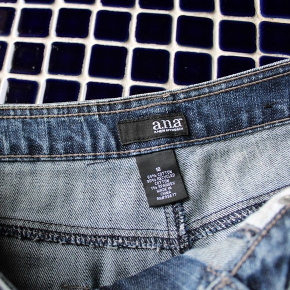 A.N.A. DISTRESSED CUT OFF STRETCH JEAN SHORTS 10-EUC - Picture 6 of 6